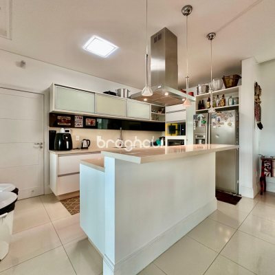 Casa com 515m², 6 quartos (sendo 3 suítes), 4 garagens, no bairro Jurerê Internacional em Florianópolis