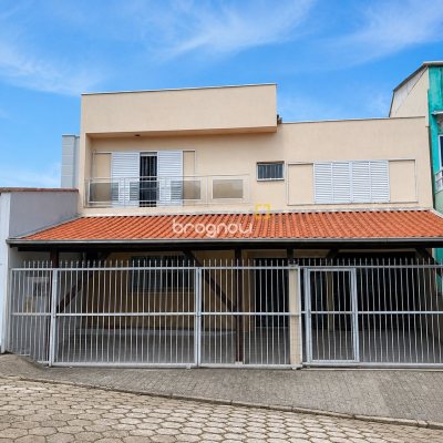 Casa com 200m², 5 quartos, 3 garagens, no bairro Coloninha em Florianópolis
