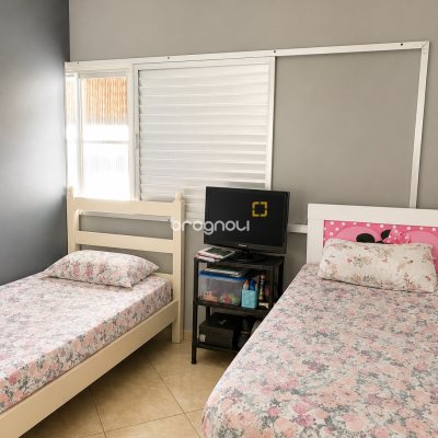 Casa com 200m², 5 quartos, 3 garagens, no bairro Coloninha em Florianópolis