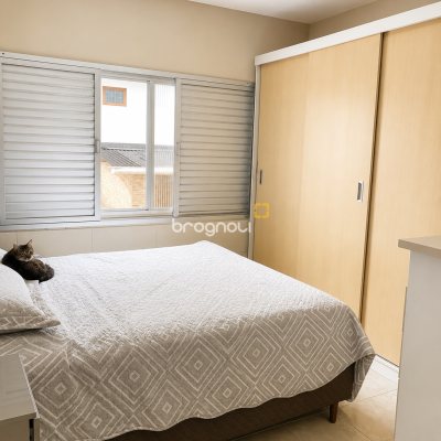 Casa com 200m², 5 quartos, 3 garagens, no bairro Coloninha em Florianópolis