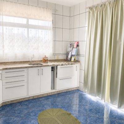 Casa com 200m², 5 quartos, 3 garagens, no bairro Coloninha em Florianópolis