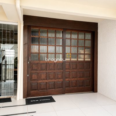 Casa com 200m², 5 quartos, 3 garagens, no bairro Coloninha em Florianópolis