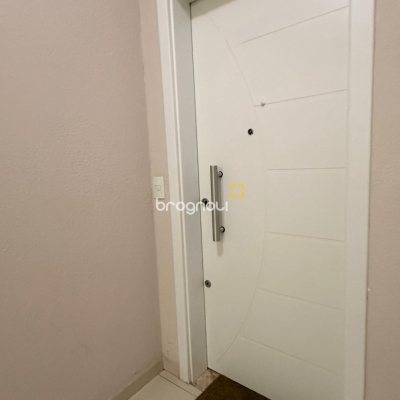 Apartamento com 64m², 2 quartos (sendo 1 suíte), 1 garagem, no bairro Ingleses do Rio Vermelho em Florianópolis