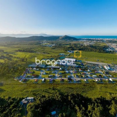 Casa com 81m², 2 quartos (sendo 2 suítes), 1 garagem, no bairro Vargem Grande em Florianópolis