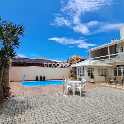 Casa com 180m², 4 quartos (sendo 3 suítes), 2 garagens, no bairro Ingleses em Florianópolis
