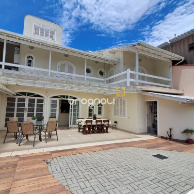 Casa com 180m², 4 quartos (sendo 3 suítes), 2 garagens, no bairro Ingleses em Florianópolis