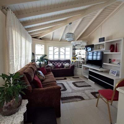 Casa com 180m², 4 quartos (sendo 3 suítes), 2 garagens, no bairro Ingleses em Florianópolis
