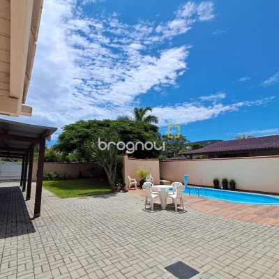 Casa com 180m², 4 quartos (sendo 3 suítes), 2 garagens, no bairro Ingleses em Florianópolis