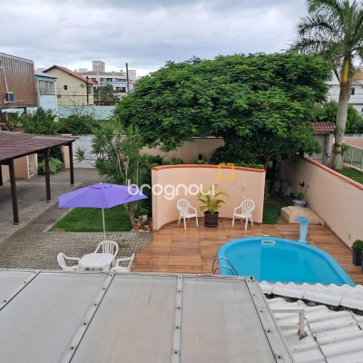 Casa com 180m², 4 quartos (sendo 3 suítes), 2 garagens, no bairro Ingleses em Florianópolis