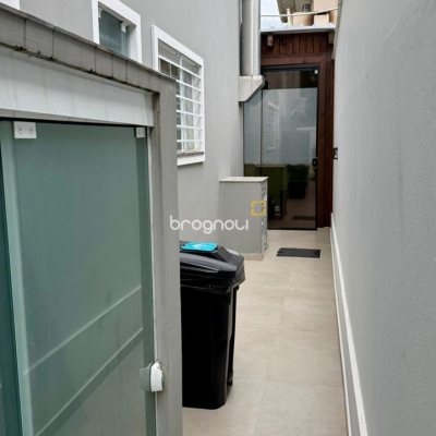 Casa com 106m², 2 quartos (sendo 2 suítes), 1 garagem, no bairro Ingleses do Rio Vermelho em Florianópolis