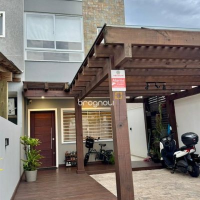Casa com 106m², 2 quartos (sendo 2 suítes), 1 garagem, no bairro Ingleses do Rio Vermelho em Florianópolis
