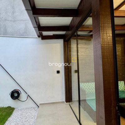 Casa com 106m², 2 quartos (sendo 2 suítes), 1 garagem, no bairro Ingleses do Rio Vermelho em Florianópolis