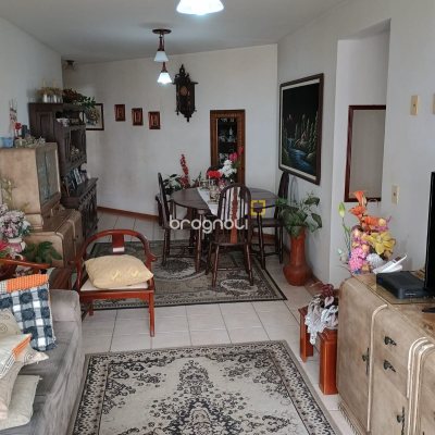 Apartamento com 123m², 3 quartos (sendo 1 suíte), 2 garagens, no bairro Capoeiras em Florianópolis
