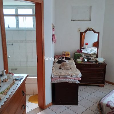 Apartamento com 123m², 3 quartos (sendo 1 suíte), 2 garagens, no bairro Capoeiras em Florianópolis