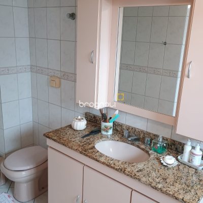 Apartamento com 123m², 3 quartos (sendo 1 suíte), 2 garagens, no bairro Capoeiras em Florianópolis