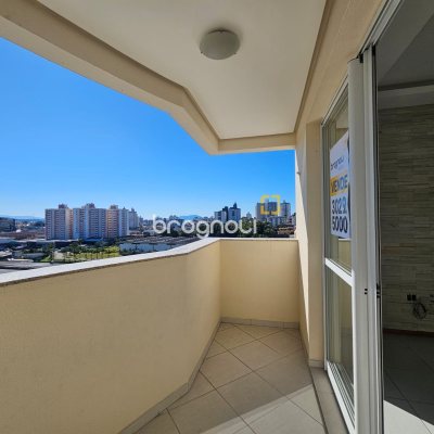 Apartamento com 71m², 2 quartos (sendo 1 suíte), 1 garagem, no bairro Barreiros em São José