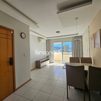 Apartamento com 71m², 2 quartos (sendo 1 suíte), 1 garagem, no bairro Barreiros em São José