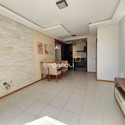 Apartamento com 71m², 2 quartos (sendo 1 suíte), 1 garagem, no bairro Barreiros em São José