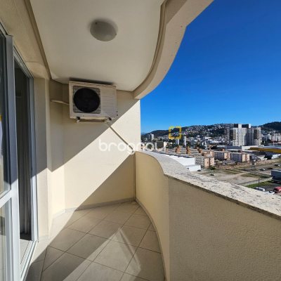 Apartamento com 71m², 2 quartos (sendo 1 suíte), 1 garagem, no bairro Barreiros em São José