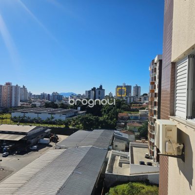 Apartamento com 71m², 2 quartos (sendo 1 suíte), 1 garagem, no bairro Barreiros em São José