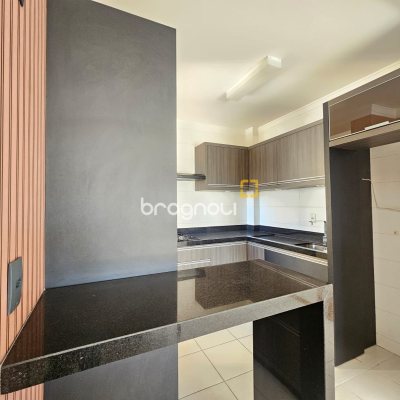 Apartamento com 71m², 2 quartos (sendo 1 suíte), 1 garagem, no bairro Barreiros em São José