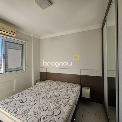 Apartamento com 71m², 2 quartos (sendo 1 suíte), 1 garagem, no bairro Barreiros em São José