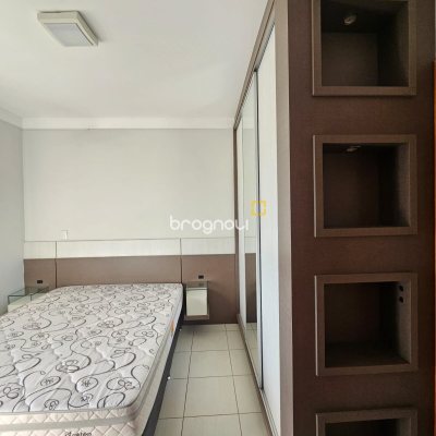 Apartamento com 71m², 2 quartos (sendo 1 suíte), 1 garagem, no bairro Barreiros em São José