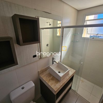 Apartamento com 71m², 2 quartos (sendo 1 suíte), 1 garagem, no bairro Barreiros em São José