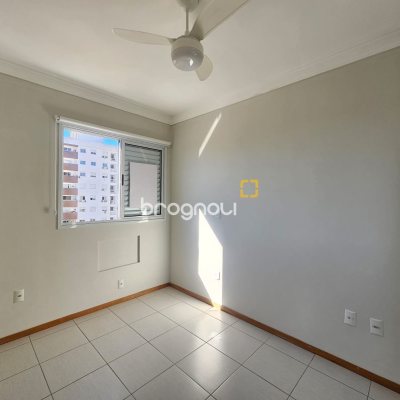 Apartamento com 71m², 2 quartos (sendo 1 suíte), 1 garagem, no bairro Barreiros em São José