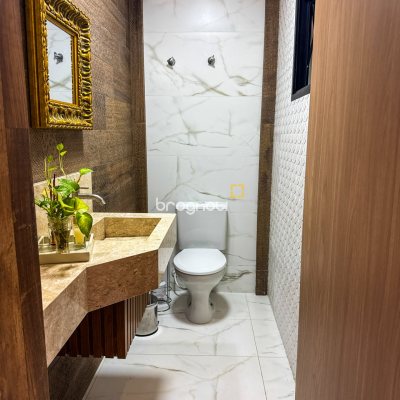 Casa com 224m², 3 quartos (sendo 1 suíte), 2 garagens, no bairro Cachoeira do Bom Jesus em Florianópolis