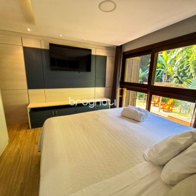 Casa com 224m², 3 quartos (sendo 1 suíte), 2 garagens, no bairro Cachoeira do Bom Jesus em Florianópolis