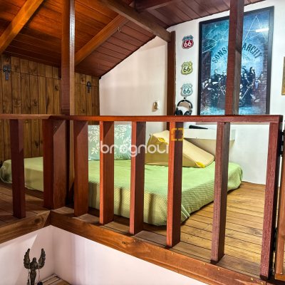 Casa com 224m², 3 quartos (sendo 1 suíte), 2 garagens, no bairro Cachoeira do Bom Jesus em Florianópolis