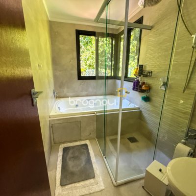 Casa com 224m², 3 quartos (sendo 1 suíte), 2 garagens, no bairro Cachoeira do Bom Jesus em Florianópolis