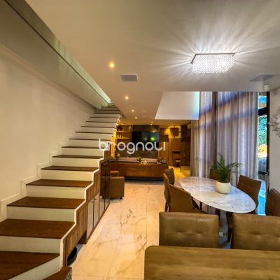 Casa com 224m², 3 quartos (sendo 1 suíte), 2 garagens, no bairro Cachoeira do Bom Jesus em Florianópolis
