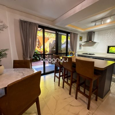 Casa com 224m², 3 quartos (sendo 1 suíte), 2 garagens, no bairro Cachoeira do Bom Jesus em Florianópolis