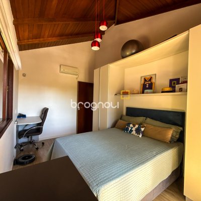 Casa com 224m², 3 quartos (sendo 1 suíte), 2 garagens, no bairro Cachoeira do Bom Jesus em Florianópolis