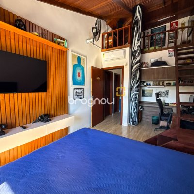 Casa com 224m², 3 quartos (sendo 1 suíte), 2 garagens, no bairro Cachoeira do Bom Jesus em Florianópolis
