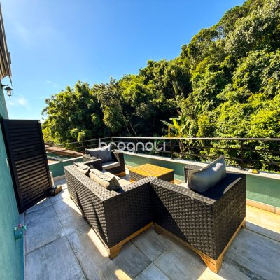 Casa com 224m², 3 quartos (sendo 1 suíte), 2 garagens, no bairro Cachoeira do Bom Jesus em Florianópolis