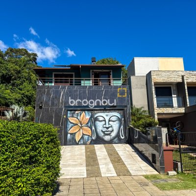 Casa com 224m², 3 quartos (sendo 1 suíte), 2 garagens, no bairro Cachoeira do Bom Jesus em Florianópolis