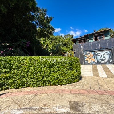 Casa com 224m², 3 quartos (sendo 1 suíte), 2 garagens, no bairro Cachoeira do Bom Jesus em Florianópolis