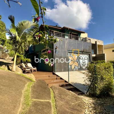 Casa com 224m², 3 quartos (sendo 1 suíte), 2 garagens, no bairro Cachoeira do Bom Jesus em Florianópolis