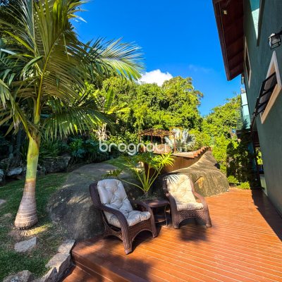 Casa com 224m², 3 quartos (sendo 1 suíte), 2 garagens, no bairro Cachoeira do Bom Jesus em Florianópolis
