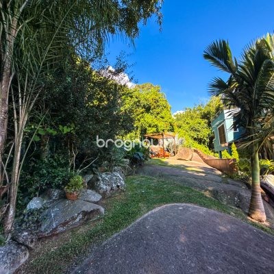 Casa com 224m², 3 quartos (sendo 1 suíte), 2 garagens, no bairro Cachoeira do Bom Jesus em Florianópolis