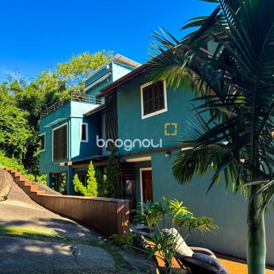 Casa com 224m², 3 quartos (sendo 1 suíte), 2 garagens, no bairro Cachoeira do Bom Jesus em Florianópolis