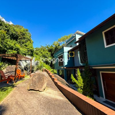 Casa com 224m², 3 quartos (sendo 1 suíte), 2 garagens, no bairro Cachoeira do Bom Jesus em Florianópolis