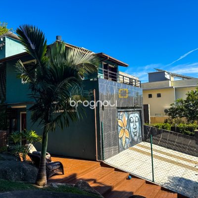 Casa com 224m², 3 quartos (sendo 1 suíte), 2 garagens, no bairro Cachoeira do Bom Jesus em Florianópolis