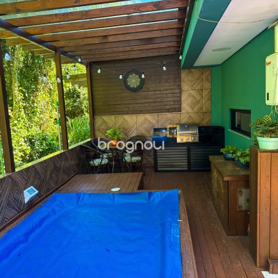 Casa com 224m², 3 quartos (sendo 1 suíte), 2 garagens, no bairro Cachoeira do Bom Jesus em Florianópolis