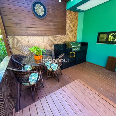 Casa com 224m², 3 quartos (sendo 1 suíte), 2 garagens, no bairro Cachoeira do Bom Jesus em Florianópolis