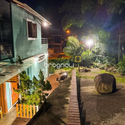 Casa com 224m², 3 quartos (sendo 1 suíte), 2 garagens, no bairro Cachoeira do Bom Jesus em Florianópolis