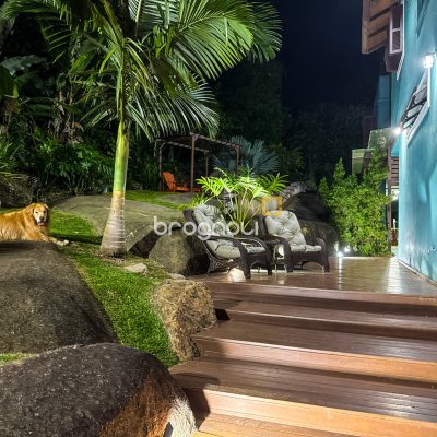Casa com 224m², 3 quartos (sendo 1 suíte), 2 garagens, no bairro Cachoeira do Bom Jesus em Florianópolis